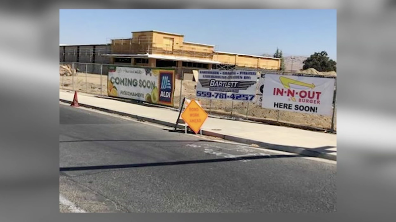 Illustration for article titled Heartless scamps post fake In-N-Out “coming soon” sign